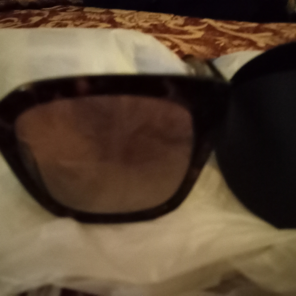 Diff Sunglasses with Case - Picture 15 of 16